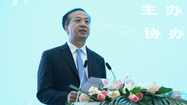 農(nóng)業(yè)農(nóng)村部信息中心副主任杜維成宣讀倡議書